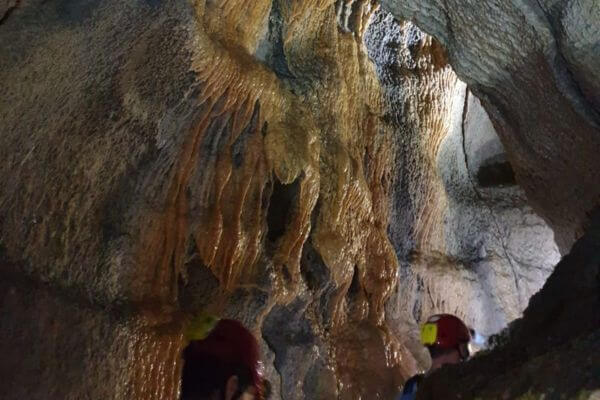 discesa verso le grotte di onferno