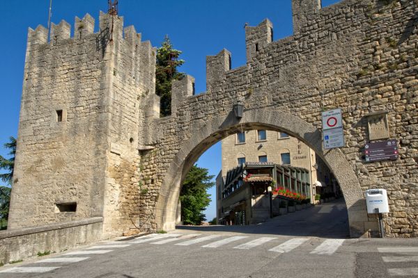 porta delle streghe a San Marino citta alta